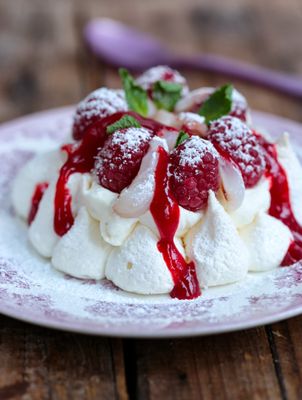 Pavlova framboises litchi Insère framboise