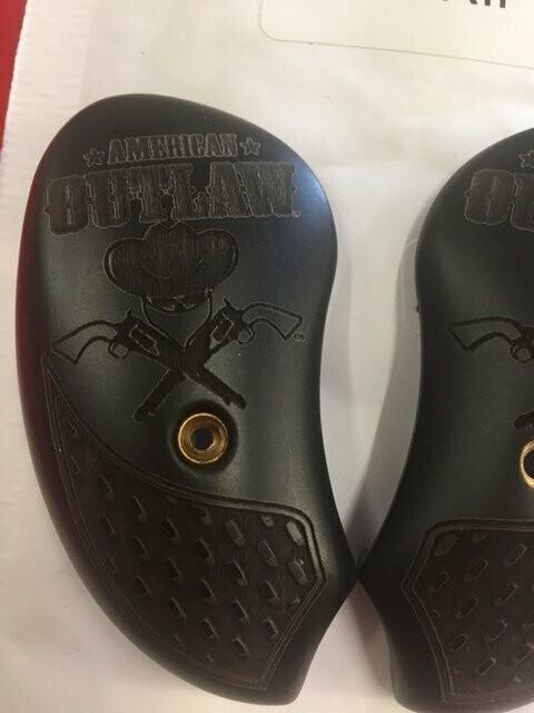 BOND ARMS EXTENDED OUTLAW GRIP SET