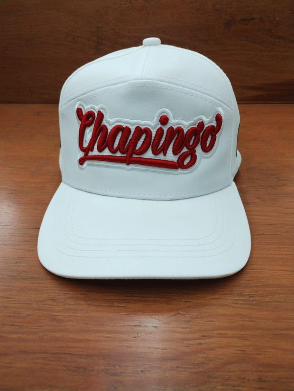 GORRA CHAPINGO LETRAS ROJO/BLANCO