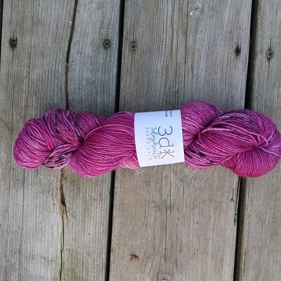 Organic Merino/nylon fingering yarn - Vampire colourway