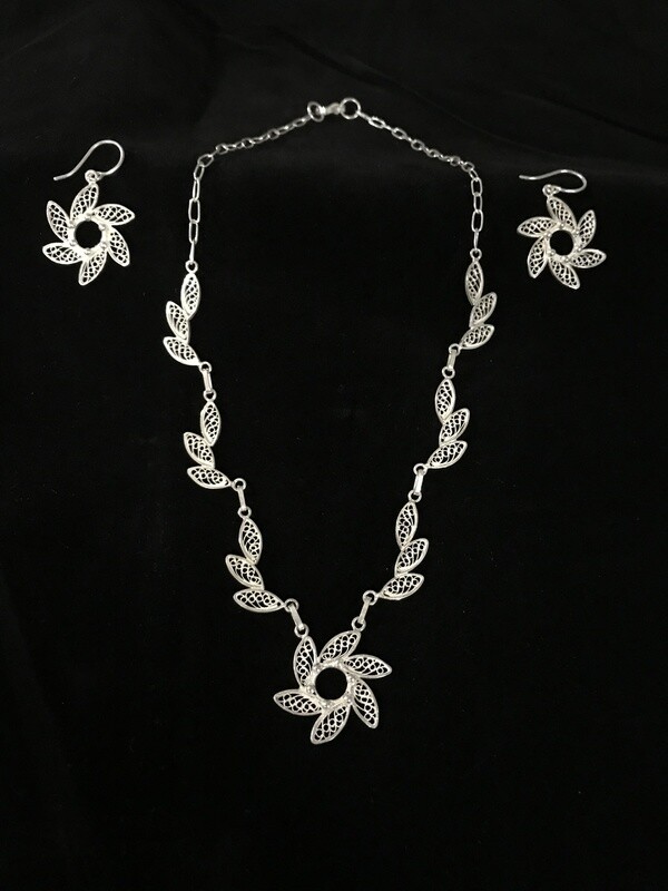 Flower Necklace And Earrings Set