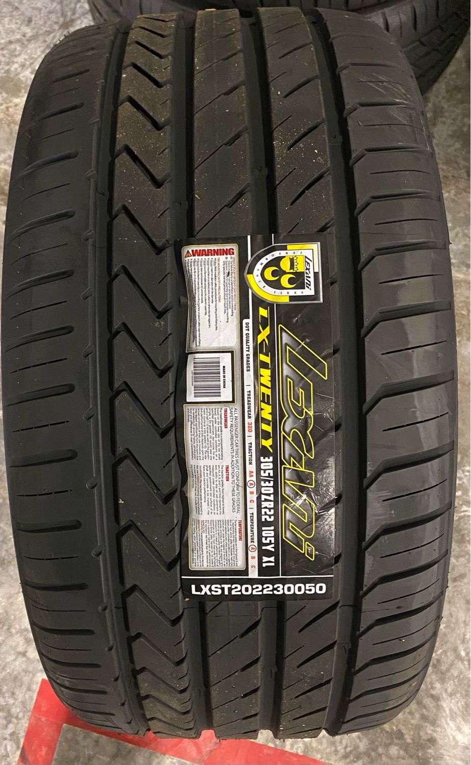 LEXANI LX20 305/30R22
