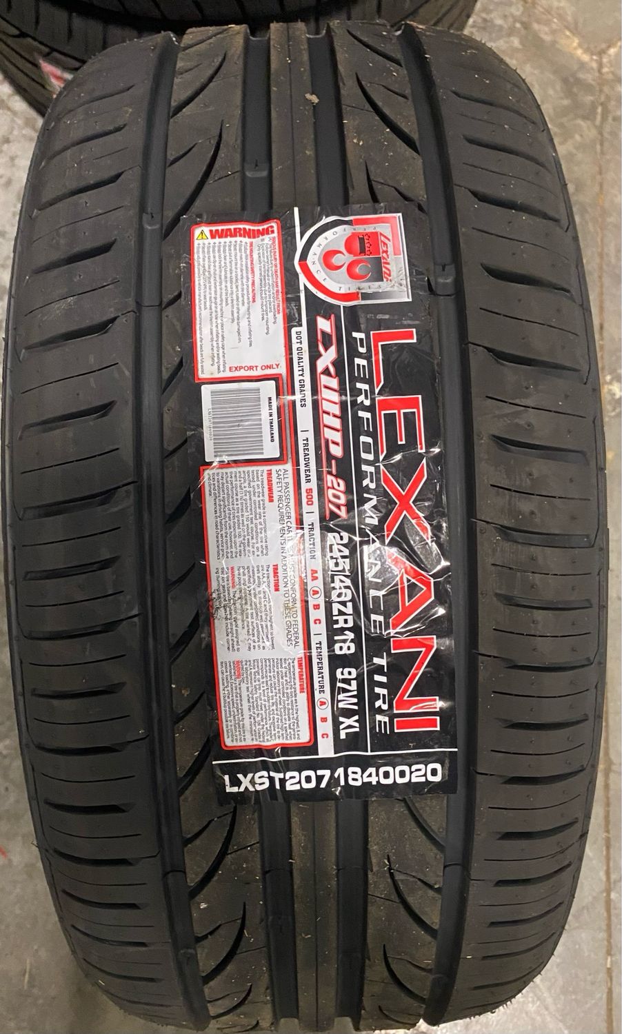 LEXANI LXUHP207 245/40ZR18