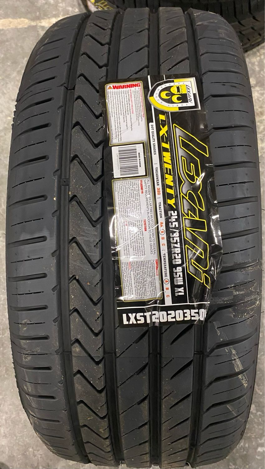 LEXANI LX20 245/35R20