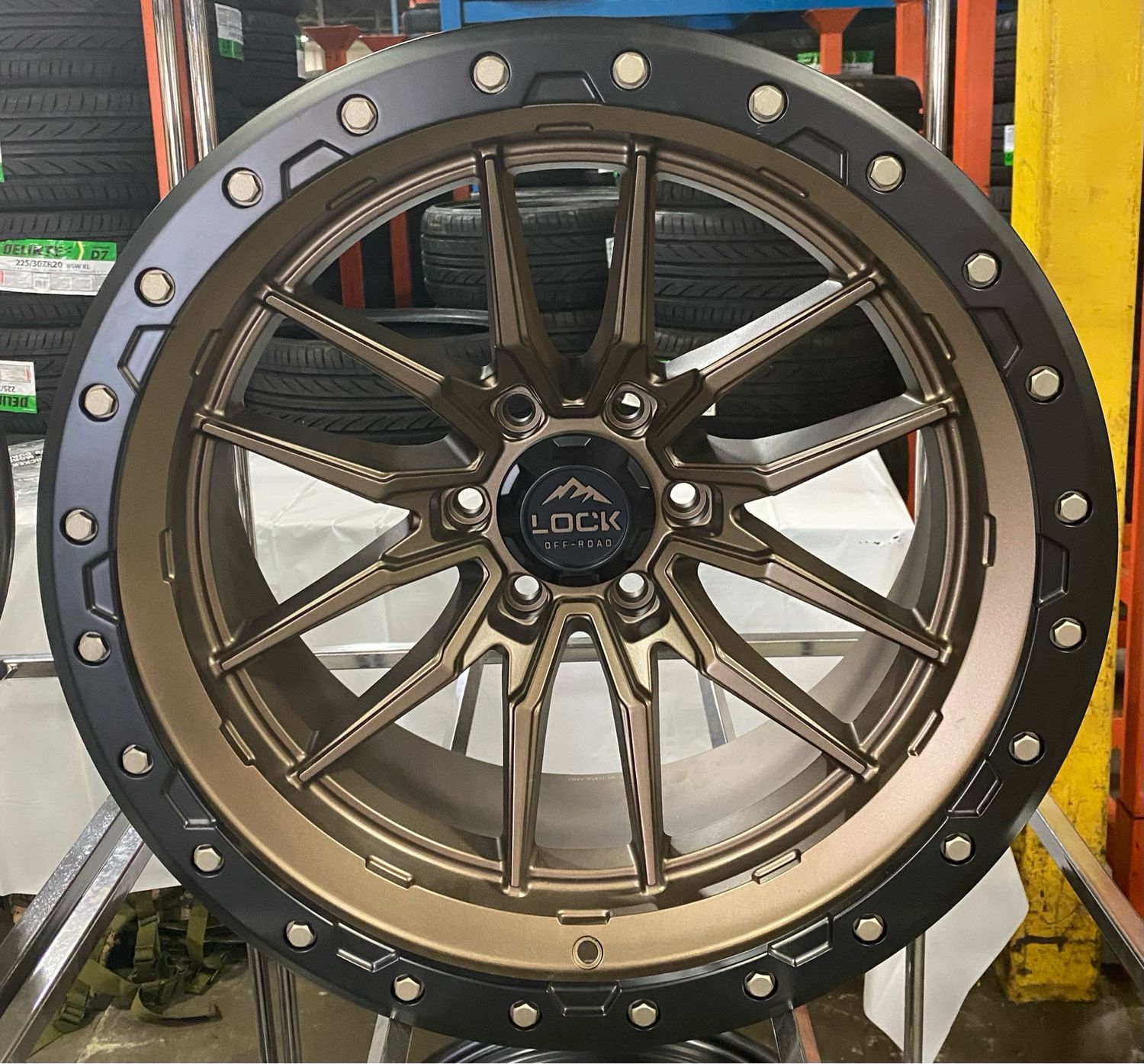 LOCK OFF-ROAD KRAWLER (MATTE BRONZE W/ MATTE BLACK RING)