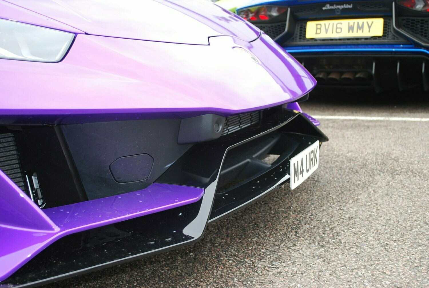 Huracan Evo front license plate mounts