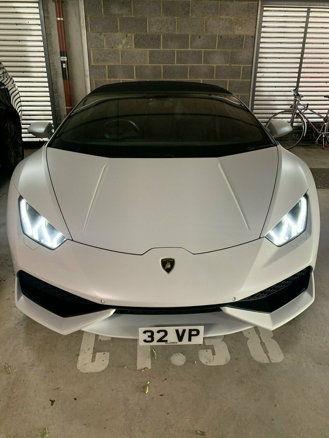 Huracan license plate mount