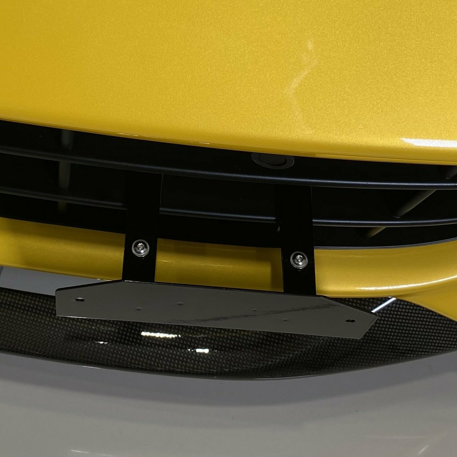 Ferrari FF front license mount