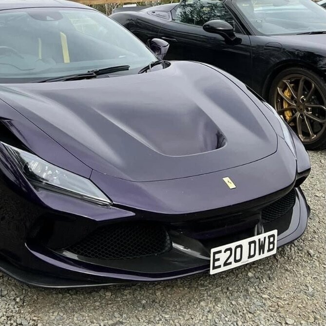 Ferrari F8 number plate support