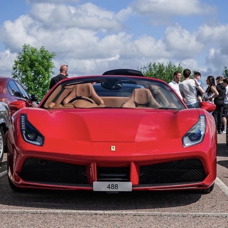 Ferrari 488 Spider no screws front license