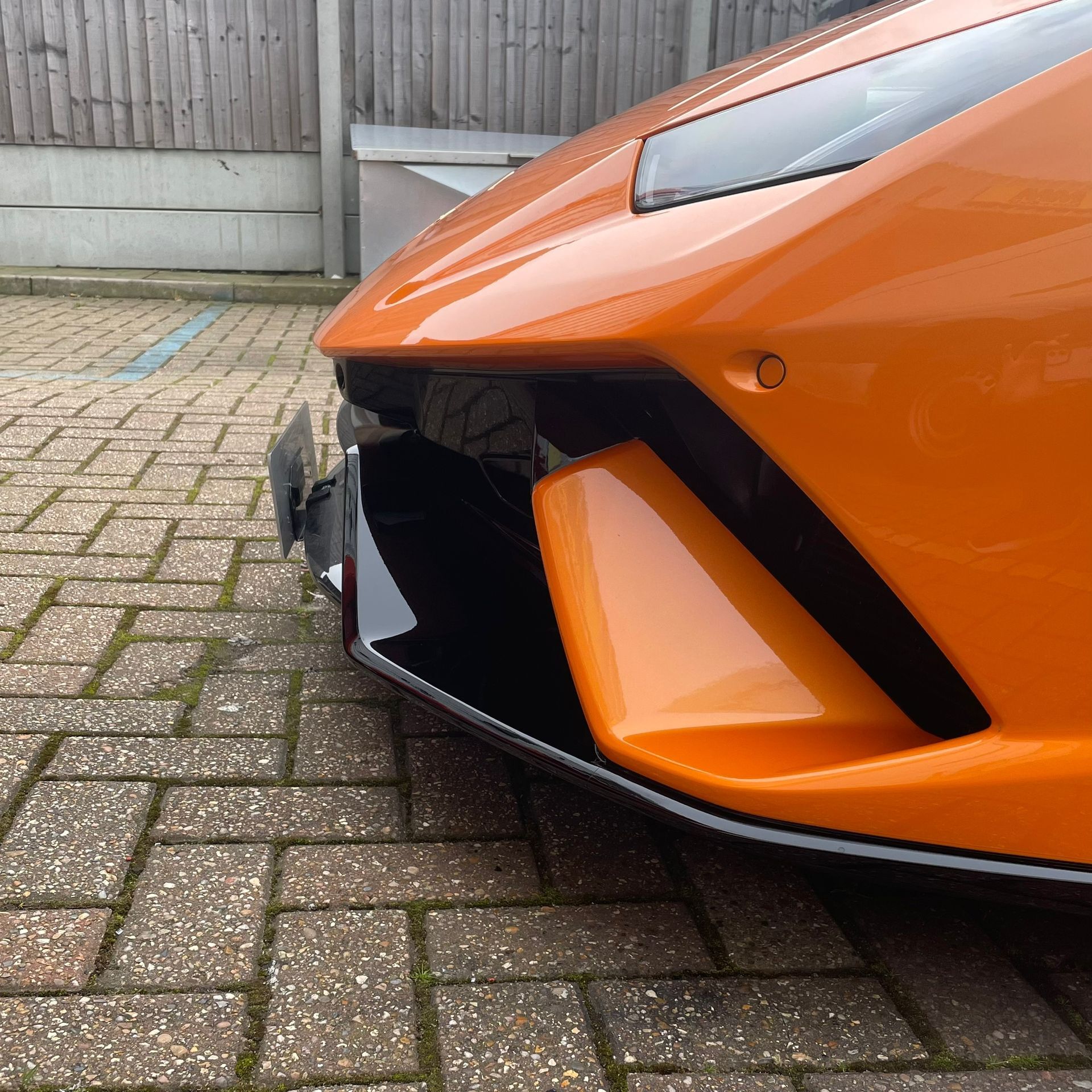 Huracan Performante LP640-4 Spyder front license bracket