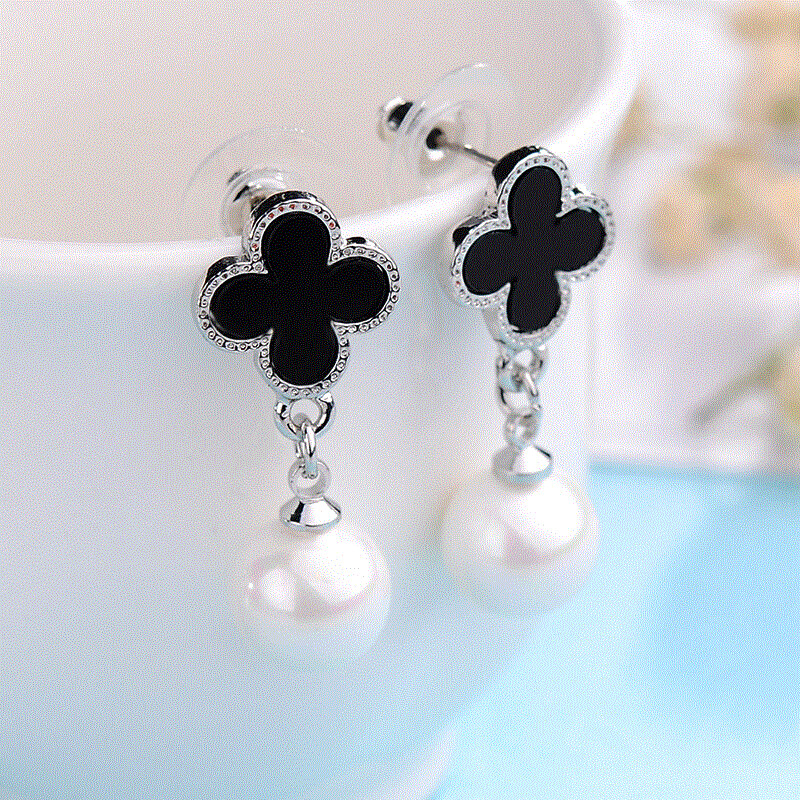Pearl Flower Stud Earrings