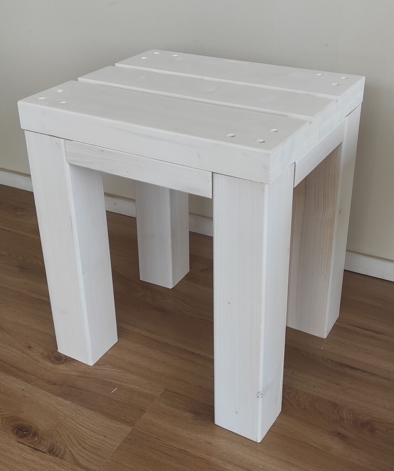 Sgabello CLASSICO 40x35x46 bianco coprente Sgabello CLASSICO 40x35x46 bianco coprente
