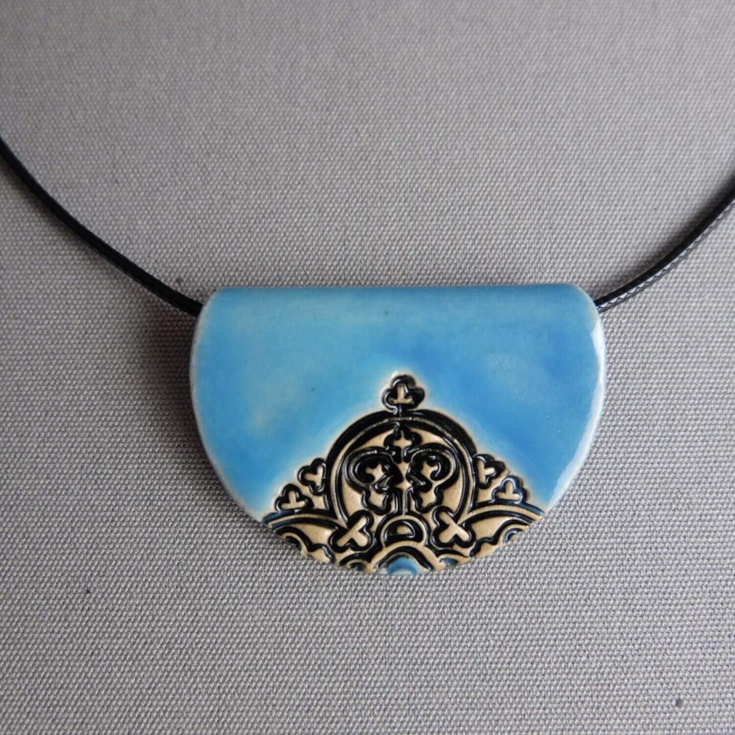 Schmuck Medaillon "Ornament" Halbkreis türkis