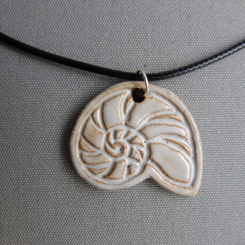 Schmuck Medaillon "Schnecke" weiß