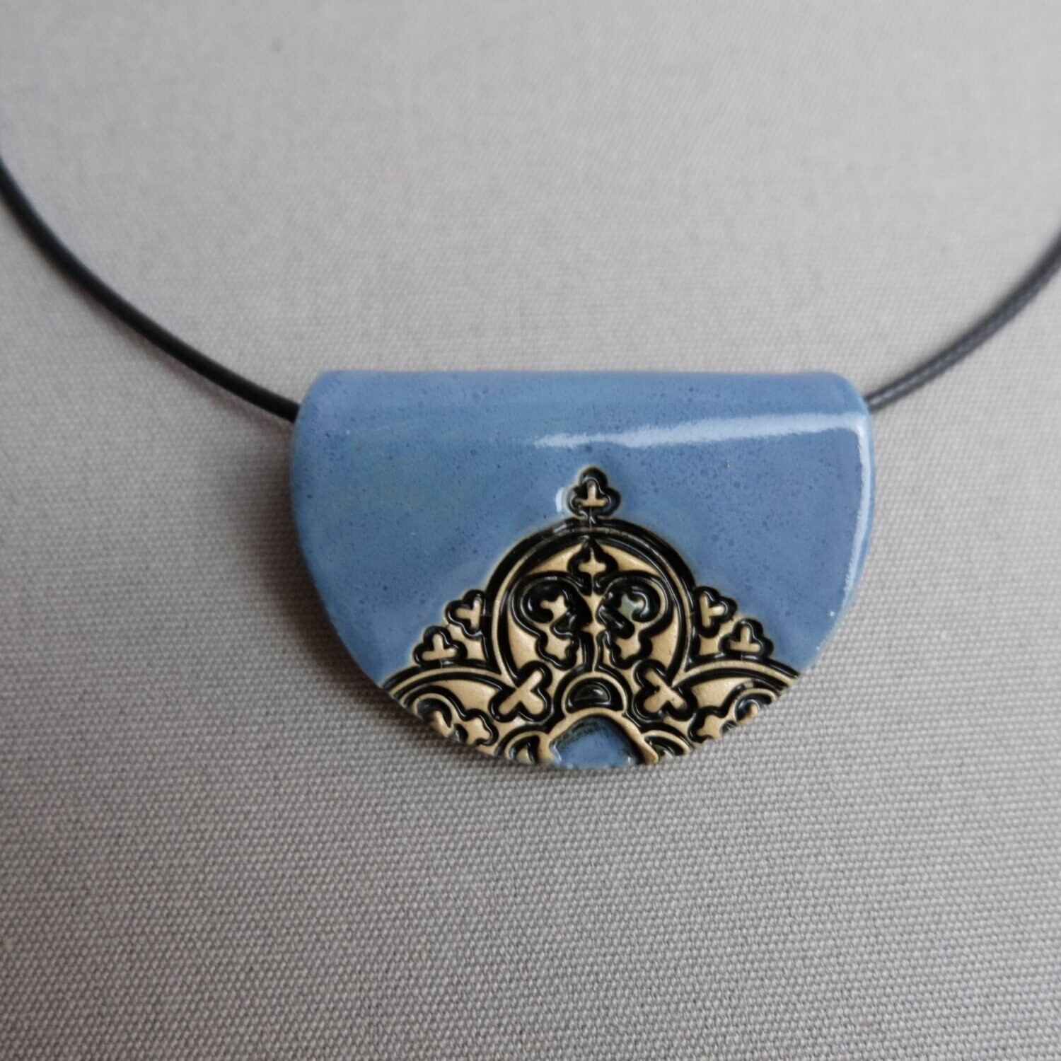 Schmuck Medaillon "Ornament" Halbkeis blau