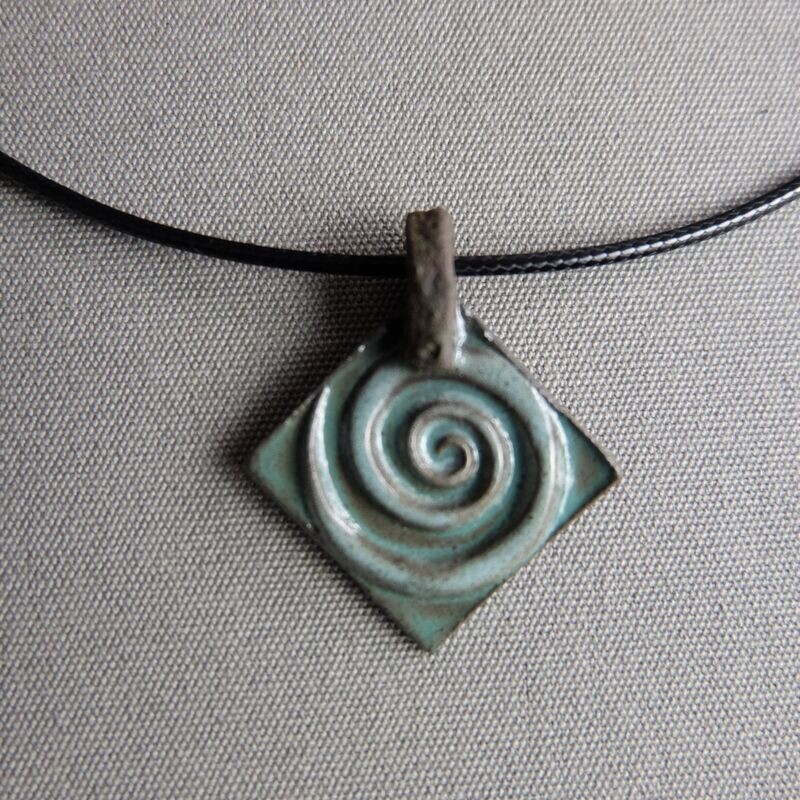 Schmuck Medaillon "Raute" grün
