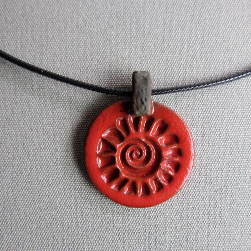 Schmuck Medaillon "Sonne" rot