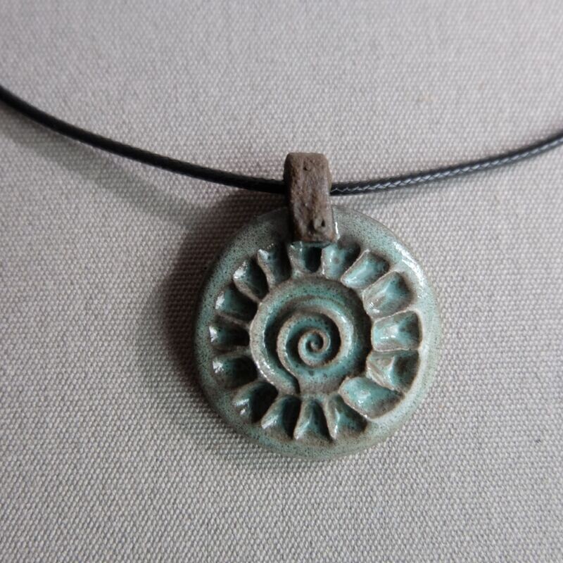 Schmuck Medaillon "Sonne" grün