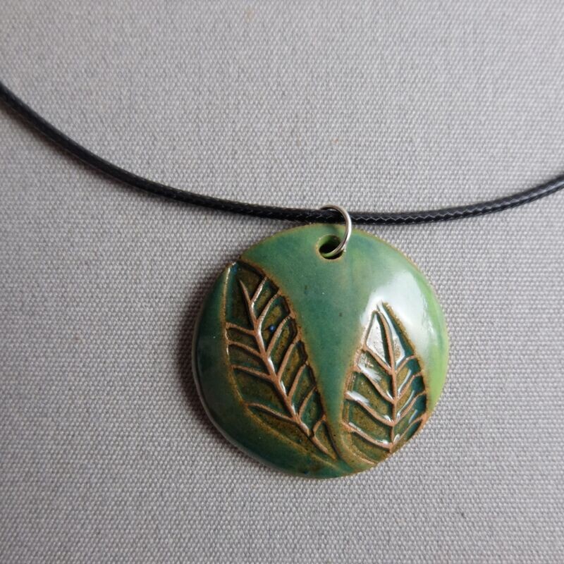 Schmuck Medaillon "Blätter" grün