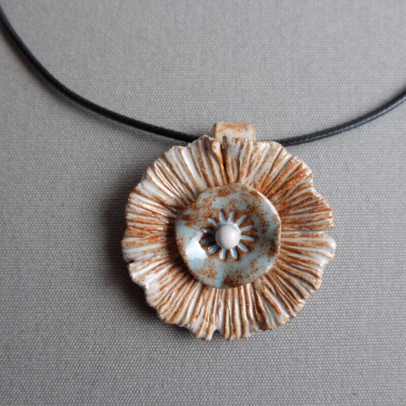 Schmuck Medaillon "Blume" beige/weiß