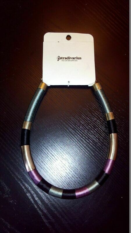 Collar STRADIVARIUS  Hilo Colores