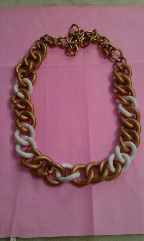 Collar AMISHADASHOP Dorado/Blanco
