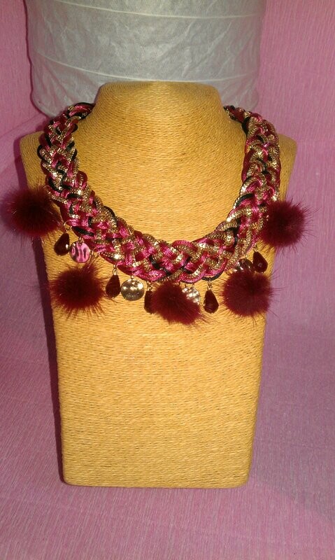 Collar AMISHADASHOP Granate