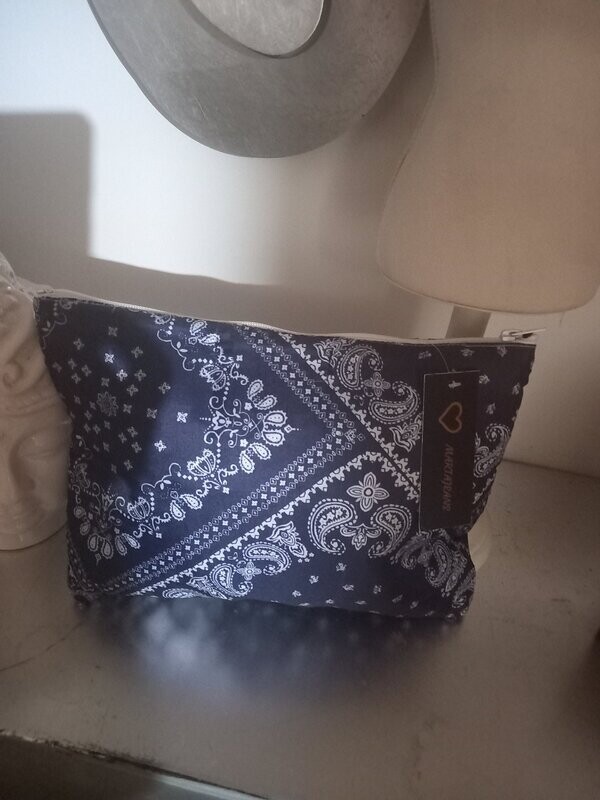 Neceser Martajeans  T.G  AZUL MARINO Estampado!!