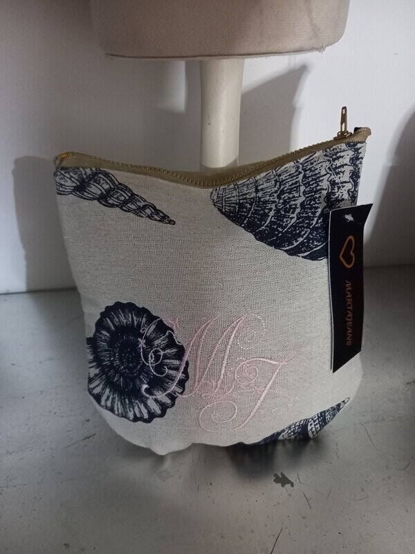 Neceser Martajeans  T.M  Estampado CON BORDADO Rosa!!