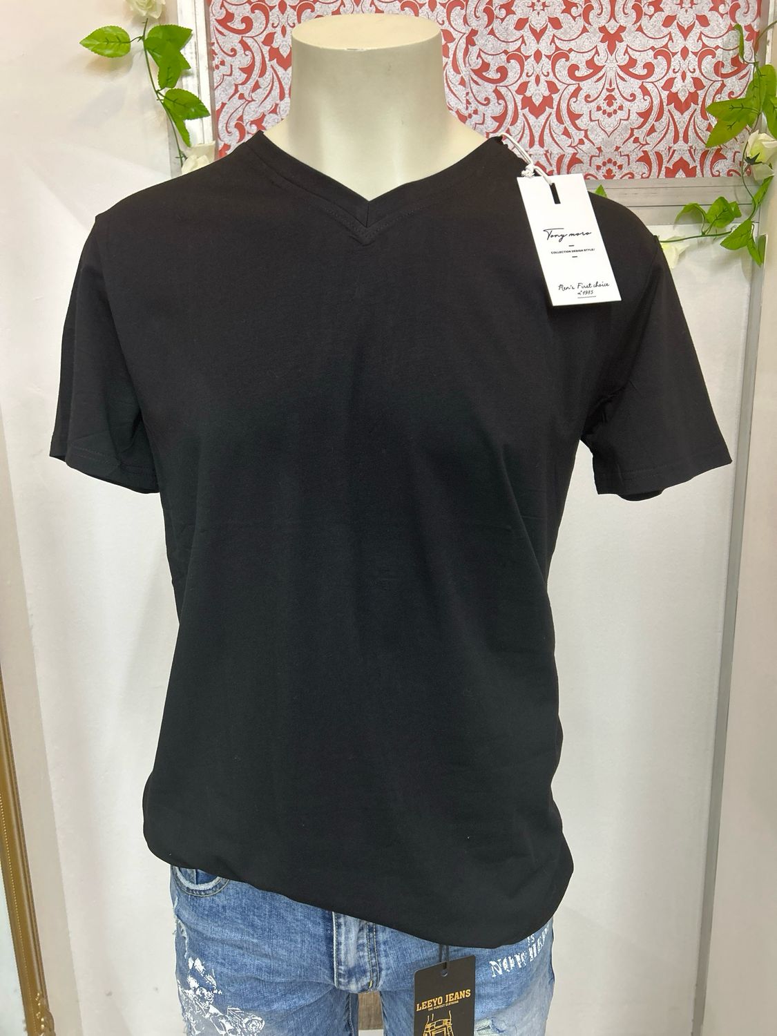 CAMISETA Hombre Cuello PICO NEGRA