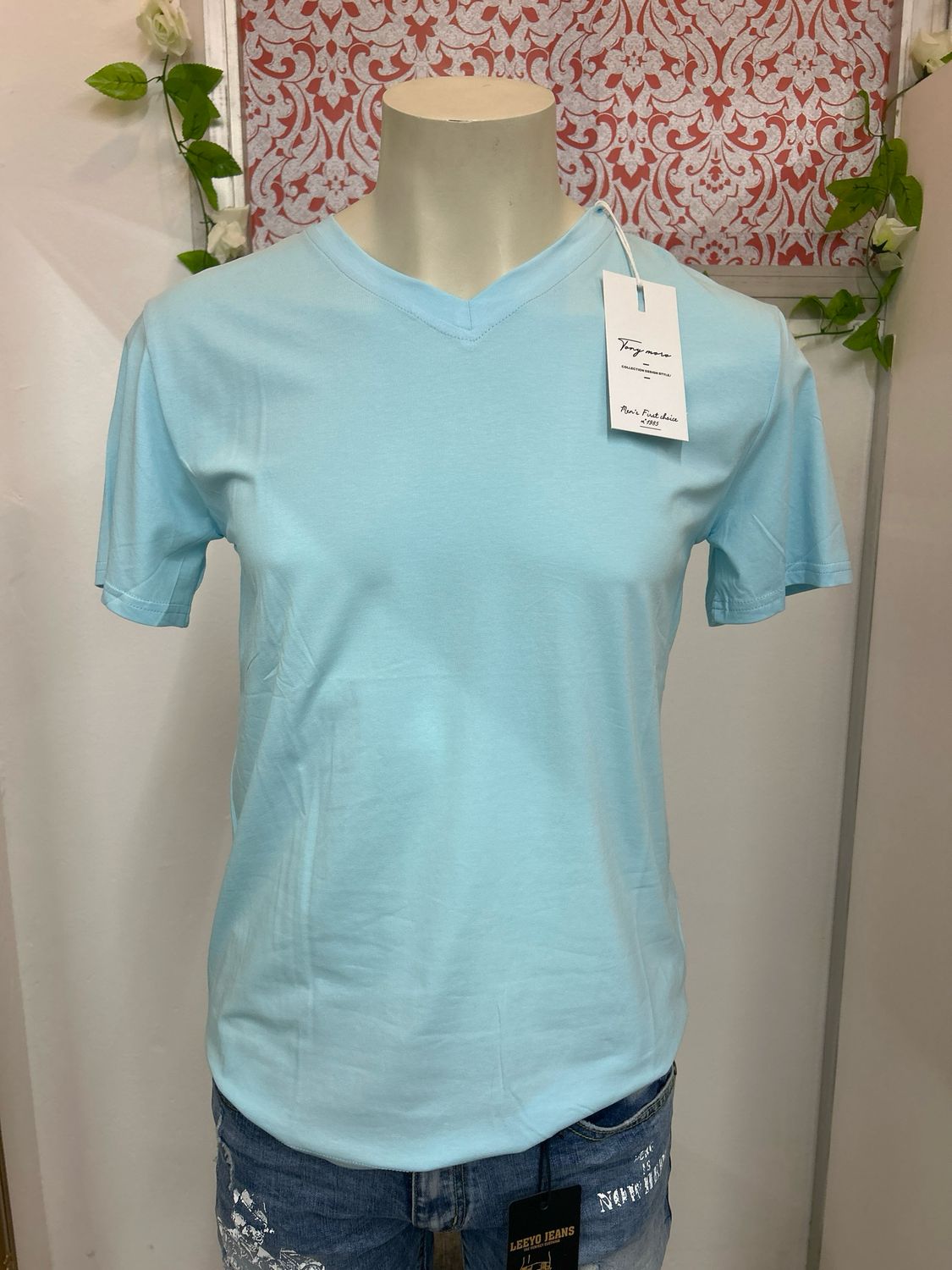 CAMISETA Hombre Cuello PICO AZUL CLARO CAMISETA Hombre Cuello PICO AZUL CLARO