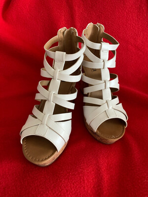 AC White Wedges