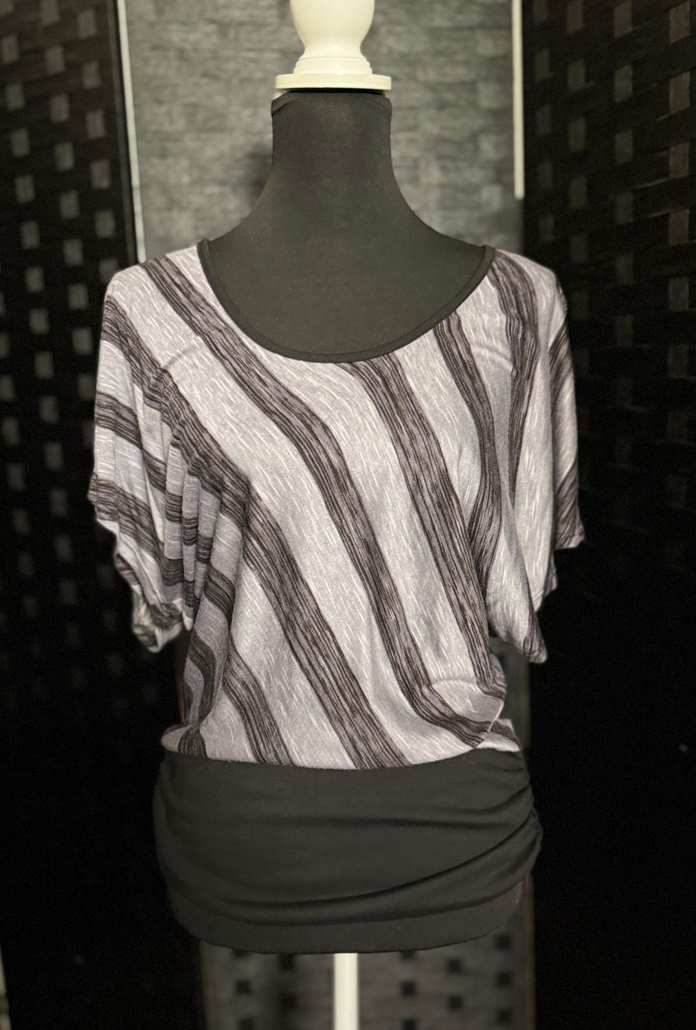 (Medium) Stripe Top Dk Grey