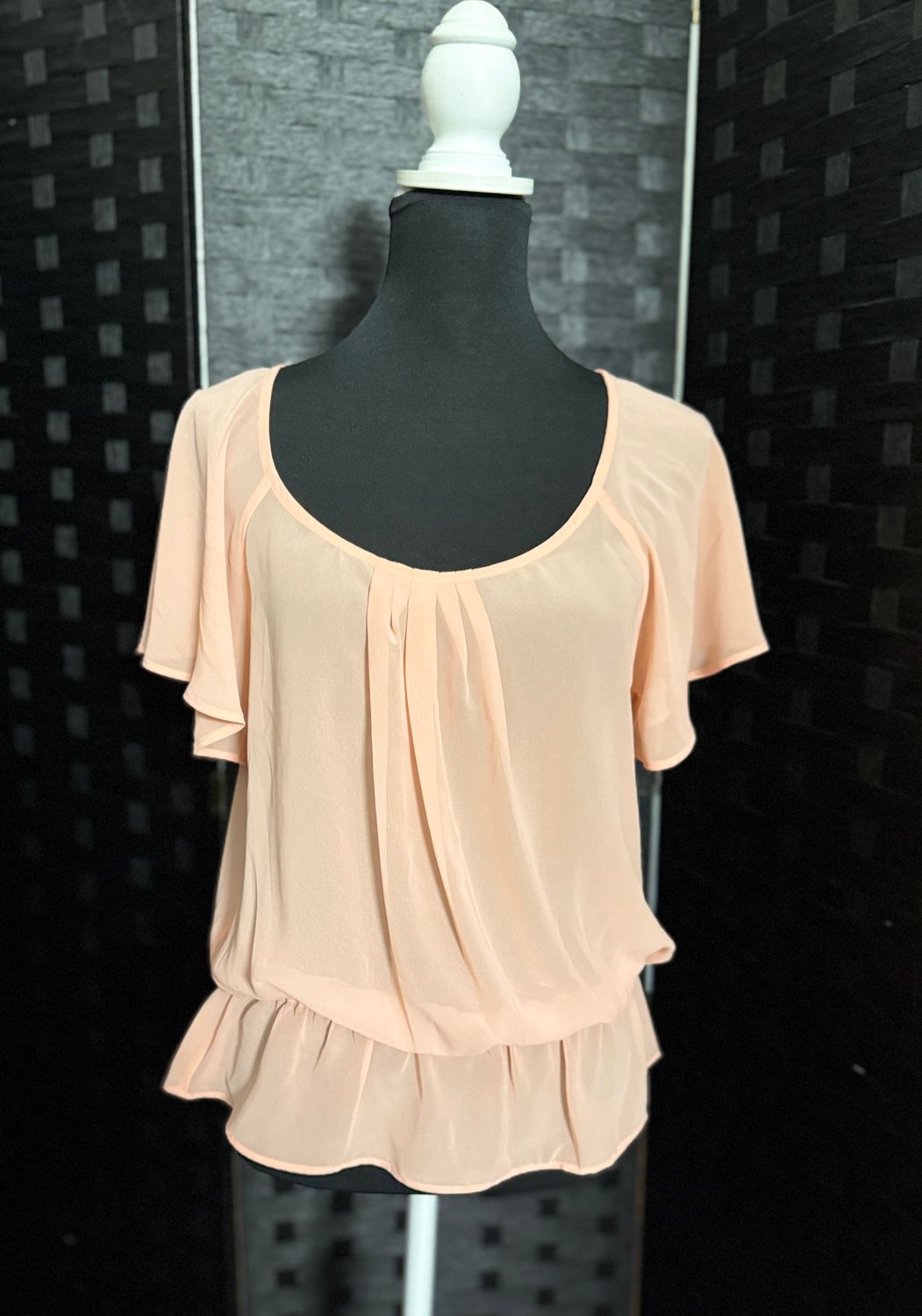 (Medium) AP Chiffon Salmon Top