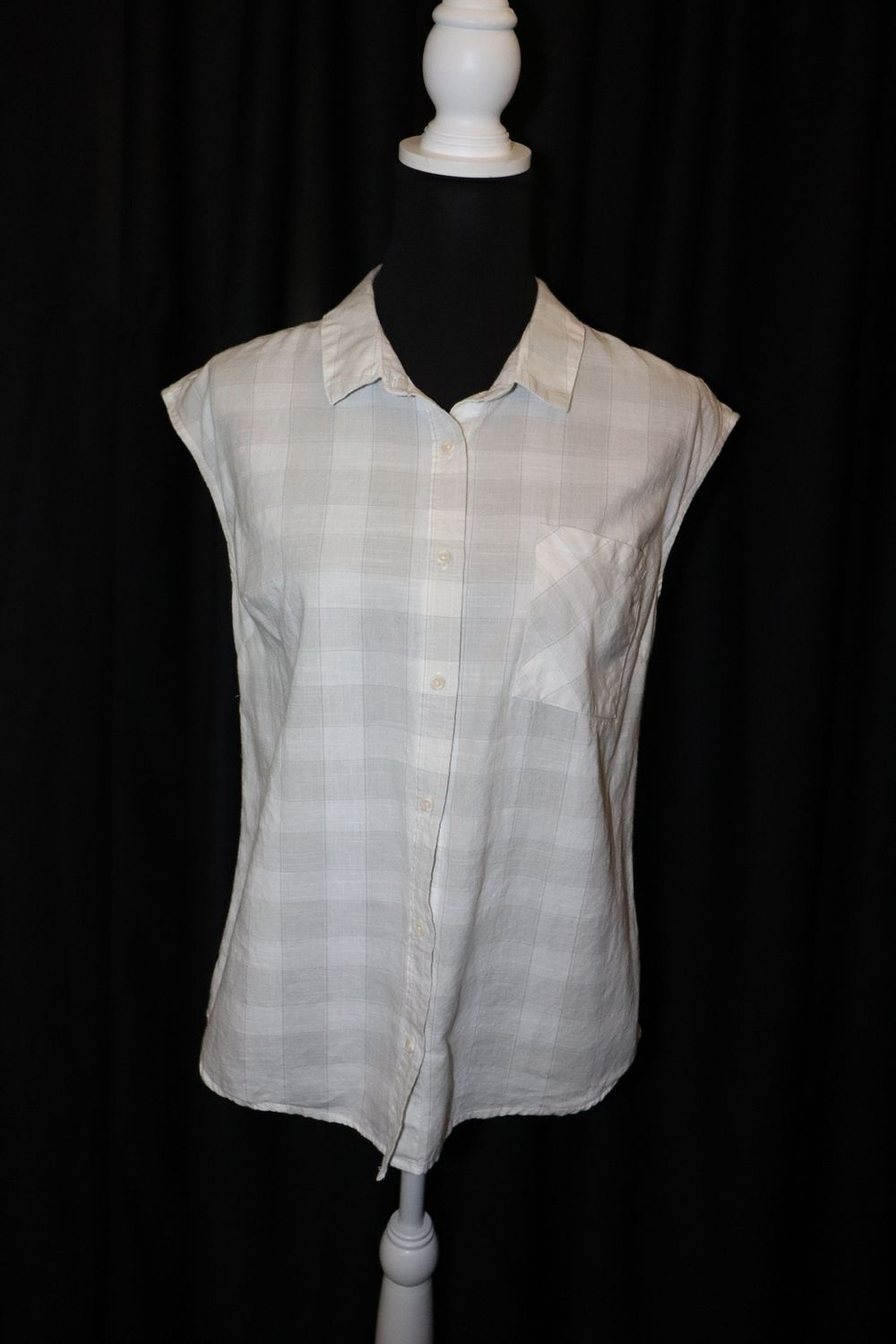 (Medium) Sleeveless Collar Shirt