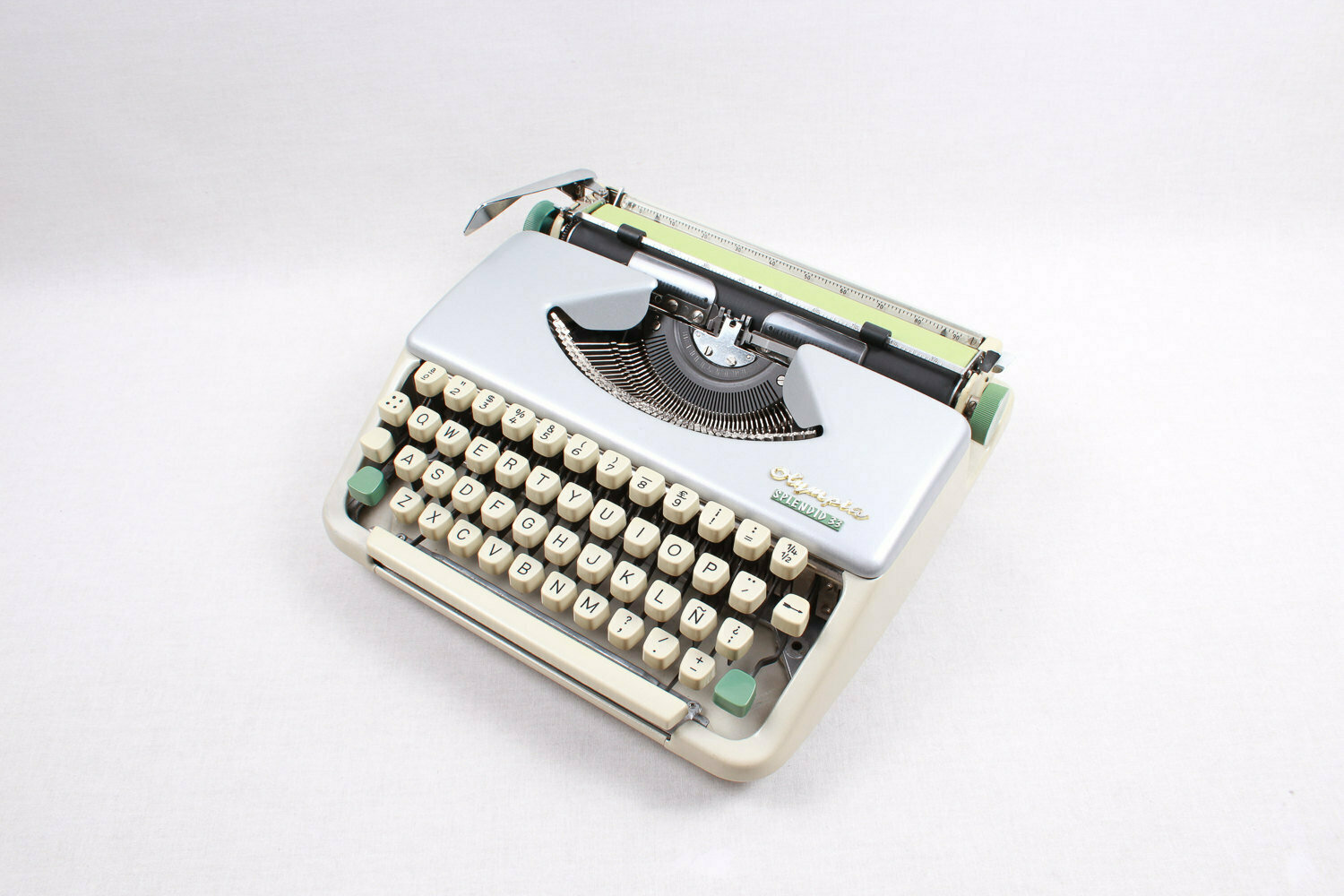 Olympia Splendid 33 Silver Green Typewriter