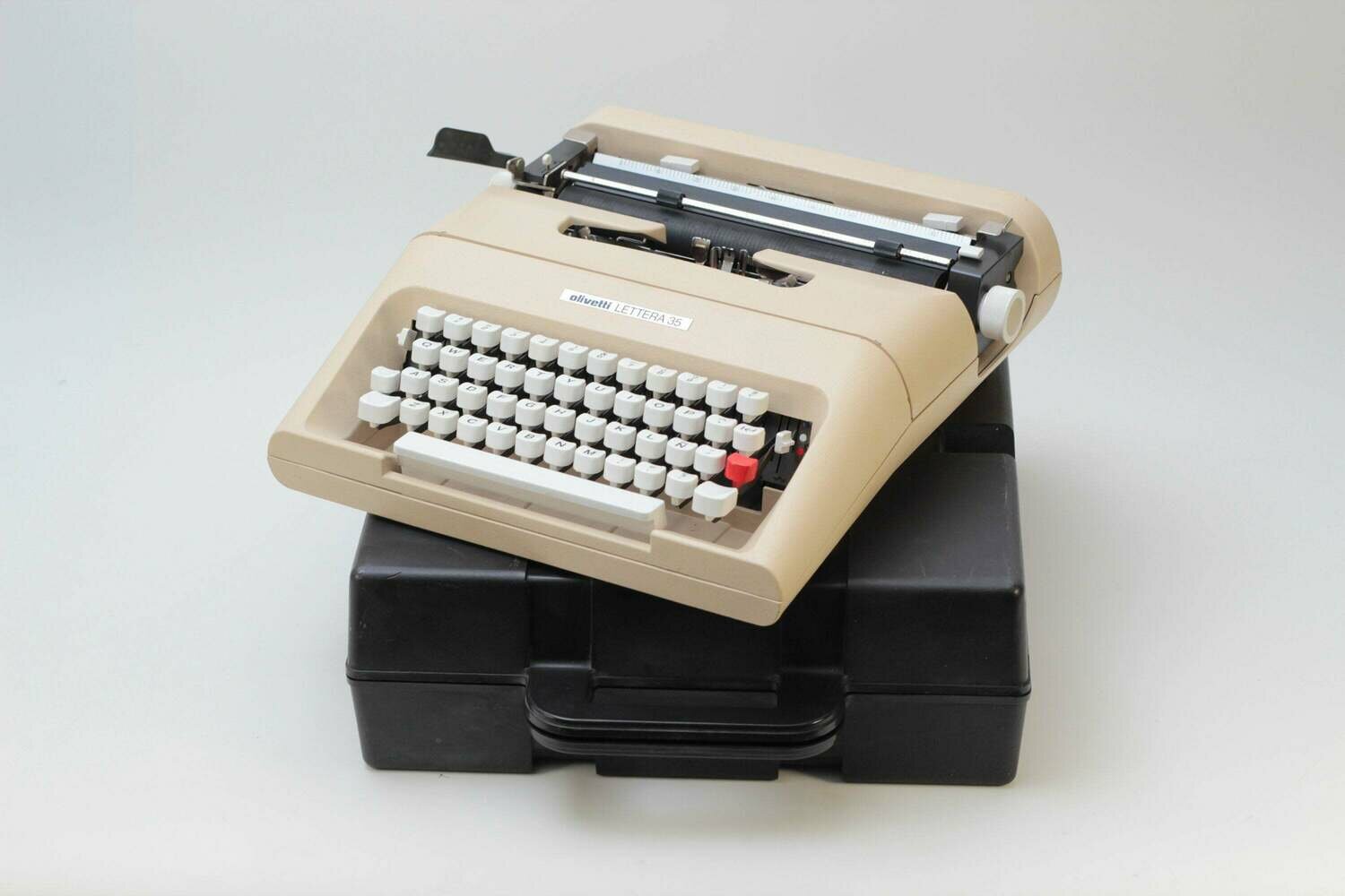 Olivetti Lettera 35 Original Cream Typewriter