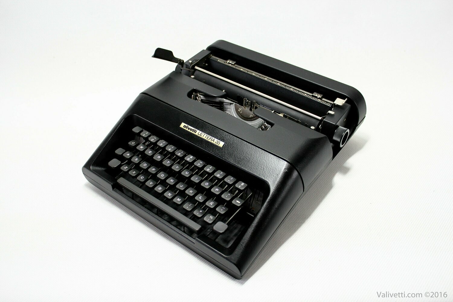 Olivetti Lettera 35 Black Typewriter
