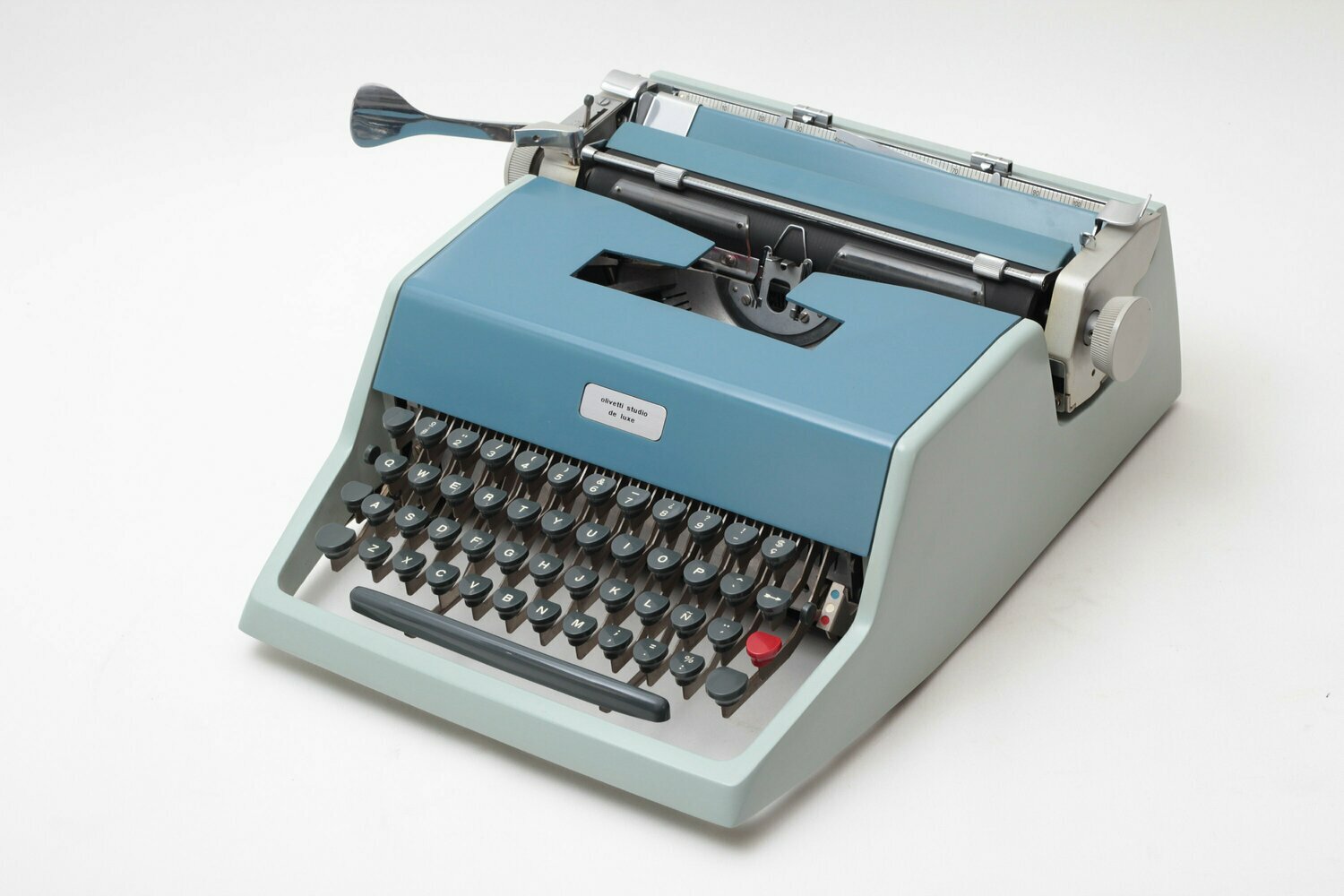 Olivetti Studio de Luxe Typewriter