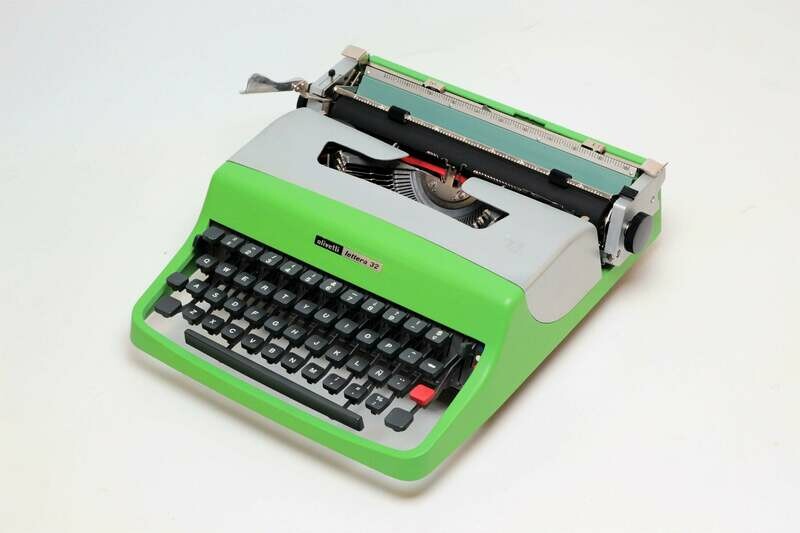 Olivetti Lettera 32 Green and Silver Typewriter