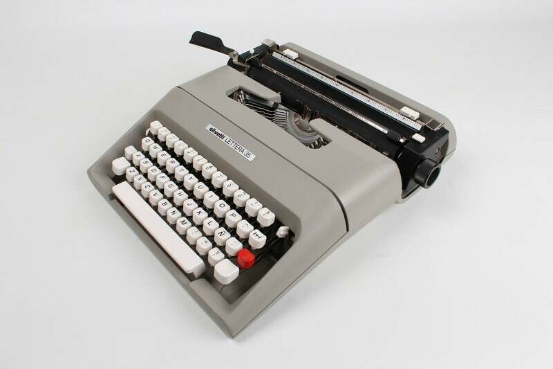 Olivetti Lettera 35 Original Grey Typewriter