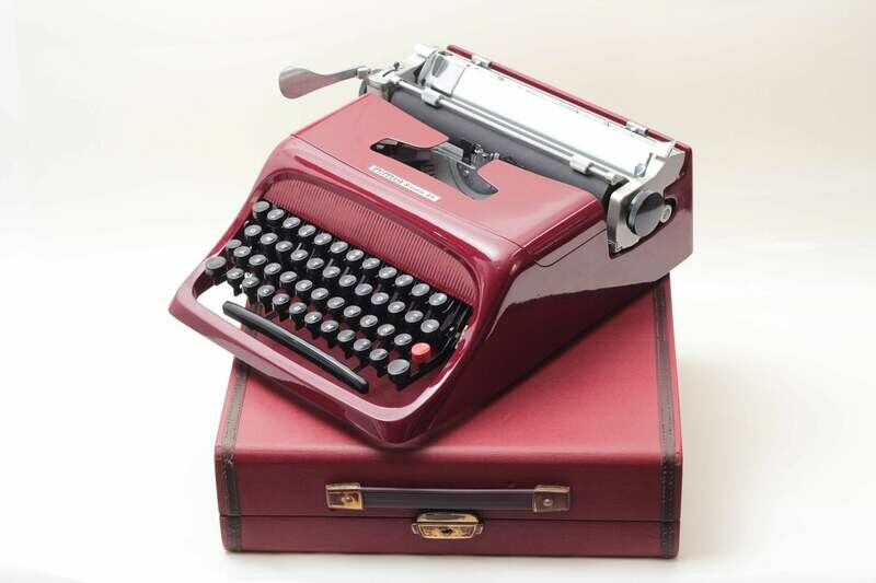 Olivetti Studio 44 Merlot Typewriter