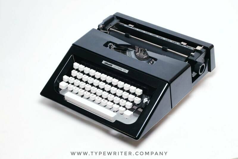 Olivetti Lettera 25 Black Typewriter