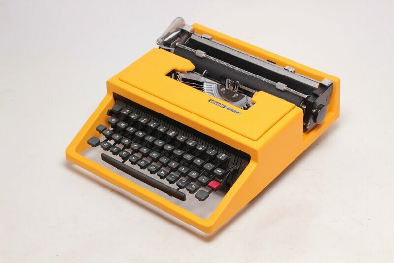 Olivetti Lettera 31 Dora, Yellow Typewriter