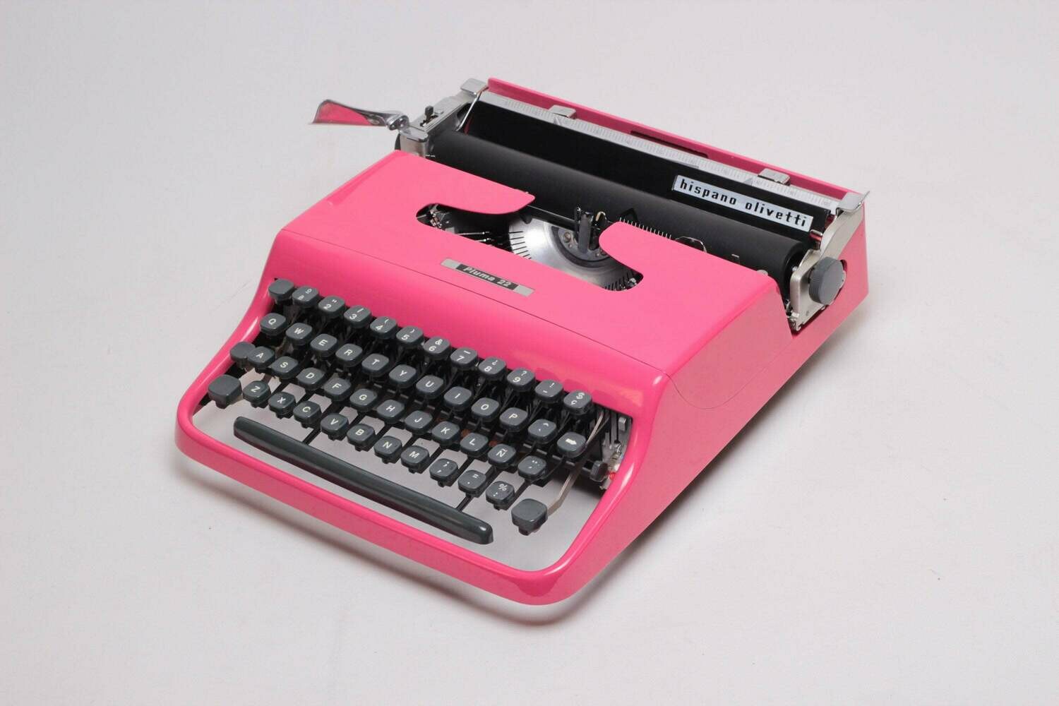 Olivetti Lettera Pluma 22 New Pink Typewriter