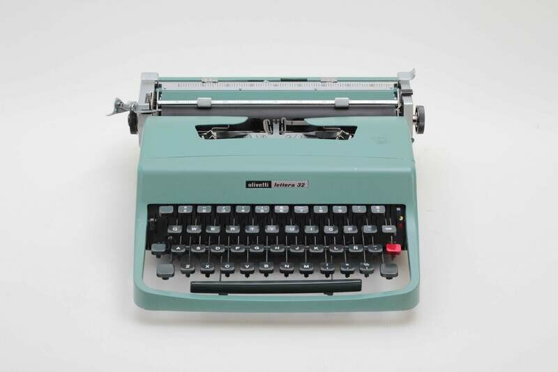 Olivetti Lettera 32 Original Typewriter
