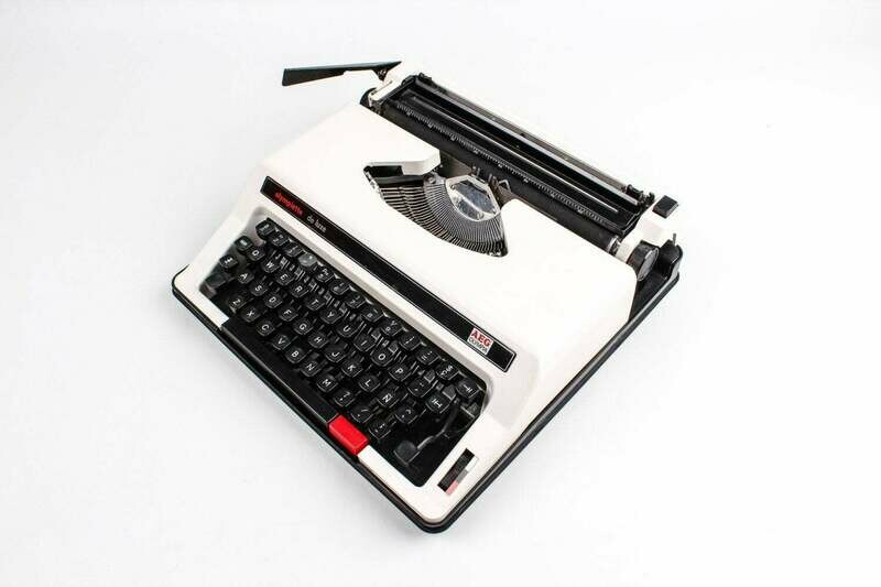 Olympiette de Luxe White Typewriter
