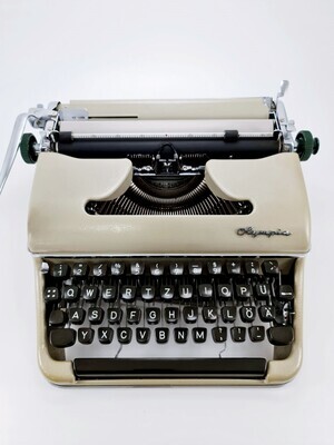 OLYMPIA SM2 working vintage typewriter- professionally serviced - German qwertz