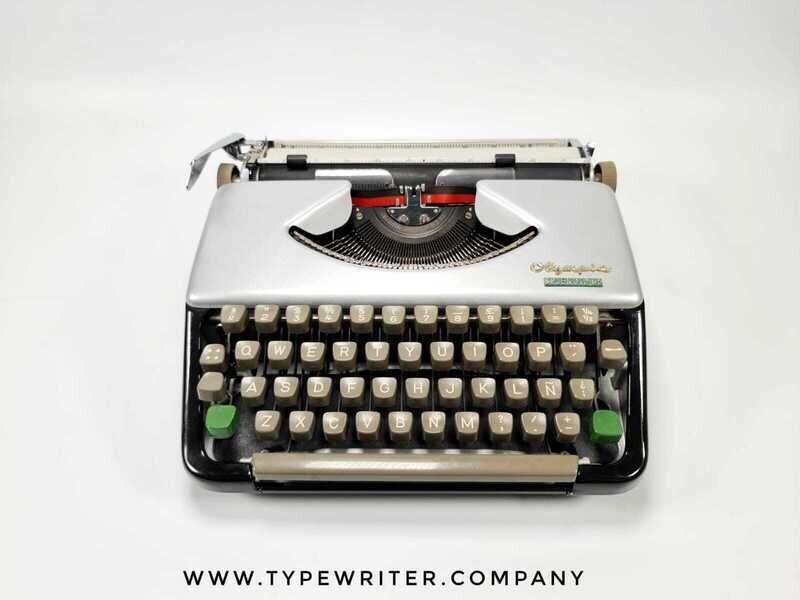 Custom Made! OLYMPIA Splendid 33 Portable and Manual Typewriter - Custom Made Black Colour - Qwerty Layout - Refurbished